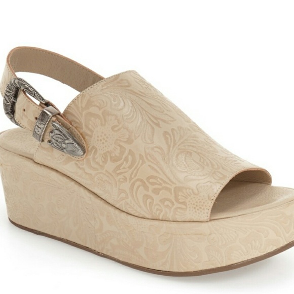 Matisse Shoes - Matisse Embossed Slingback Platform Sandal